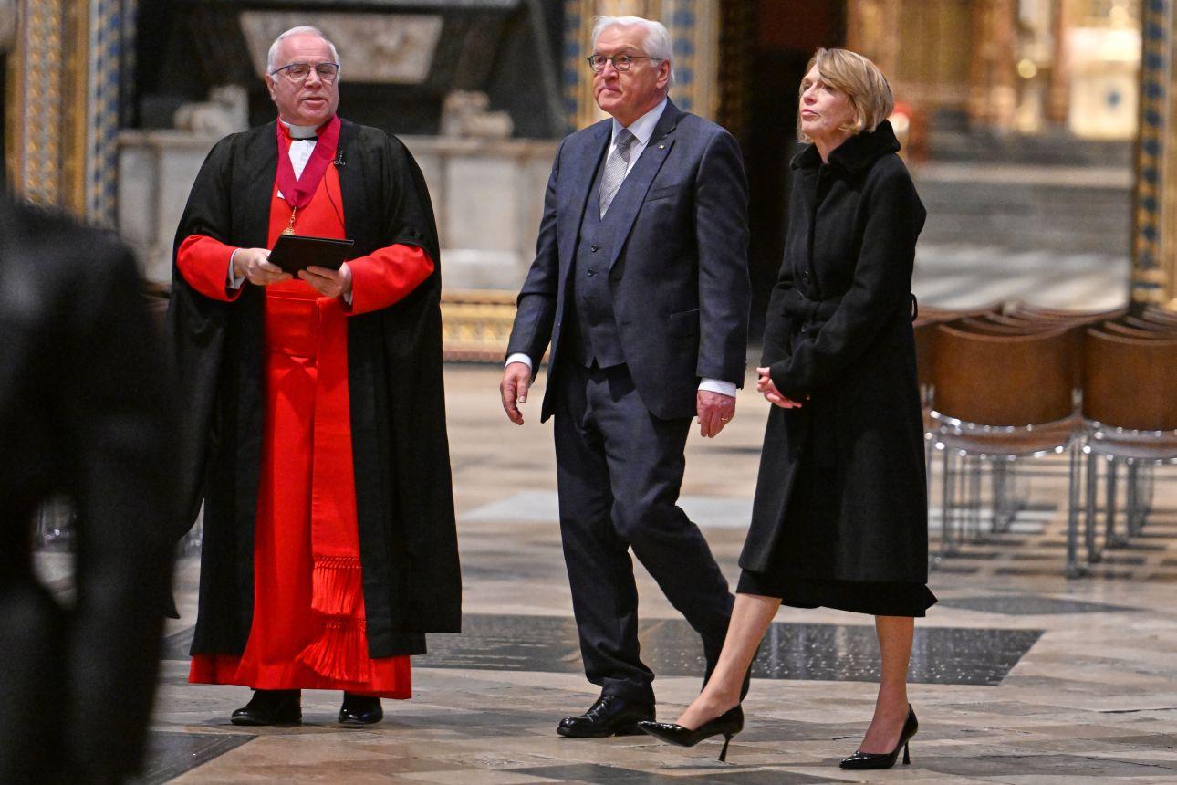 Ο Γερμανός πρόεδρος Φρανκ-Βάλτερ Στάινμαϊερ και η σύζυγός του, Έλκε Μπίντενμπεντερ/ Φωτογραφία: AP 