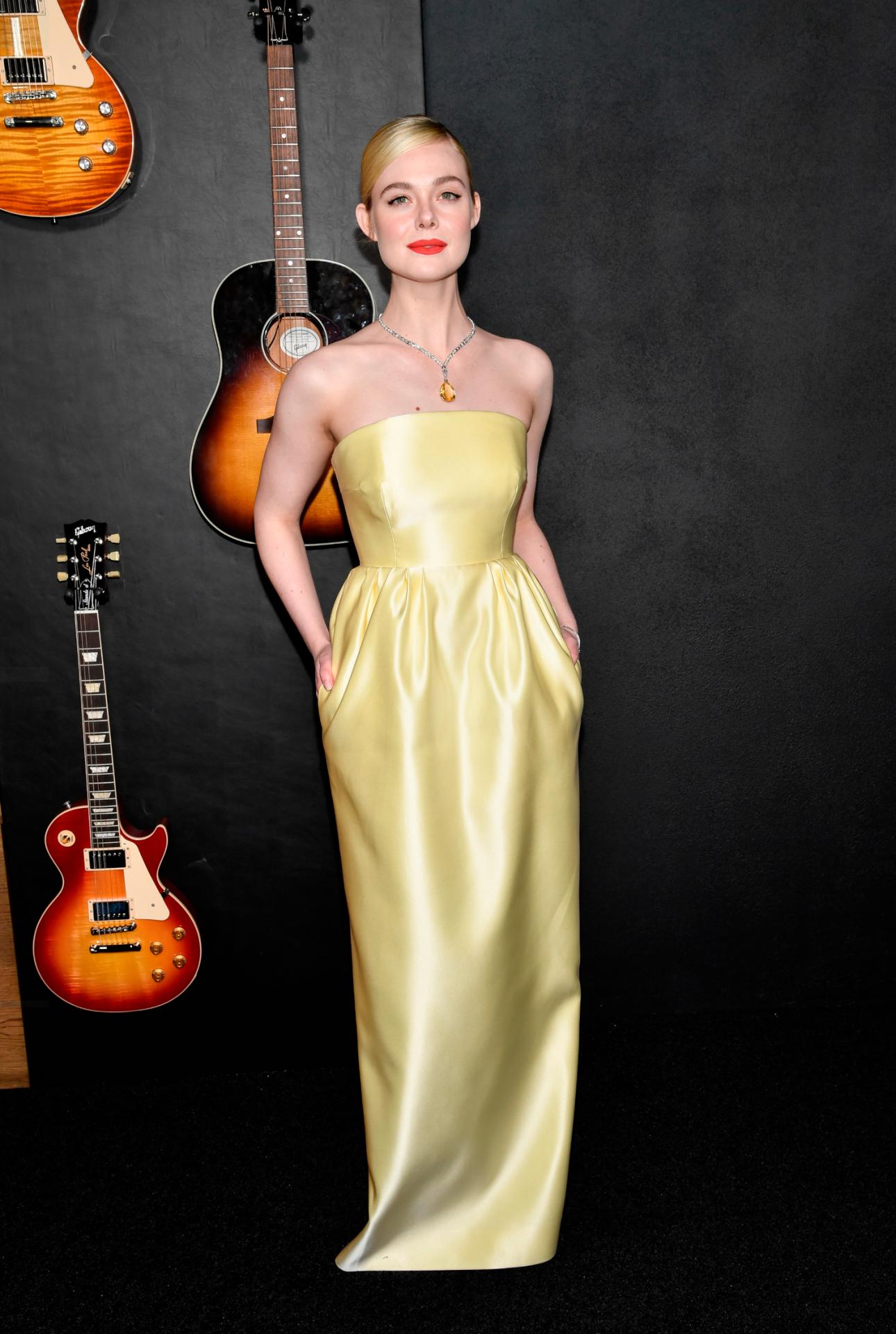Η Elle Fanning με το κίτρινο του βουτύρου φόρεμα Prada/Φωτογραφία: AP