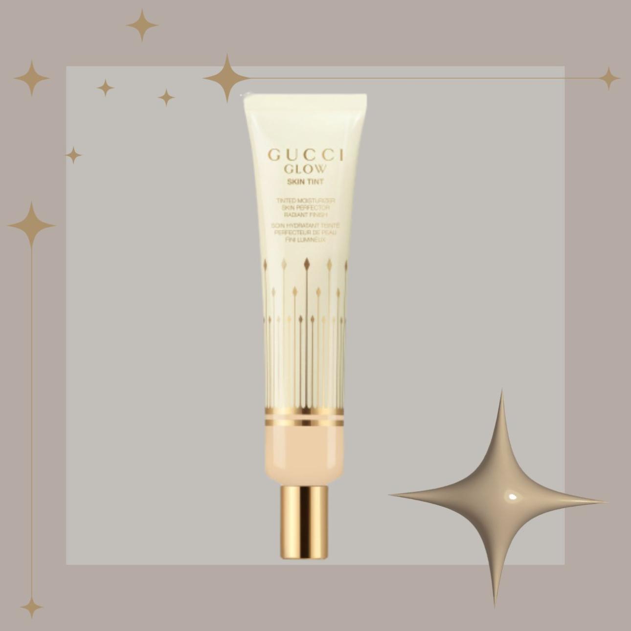 Glow Skin Tint Moisturizer 17 Fair, Gucci / Με υαλουρονικό οξύ σε διάφορα μοριακά βάρη για πιο ολοκληρωμένη ενυδάτωση, bakuchiol για βελτίωση της όψης της επιδερμίδας και εκχύλισμα ρίζας γλυκόριζας για ομοιόμορφο τόνο και λάμψη.