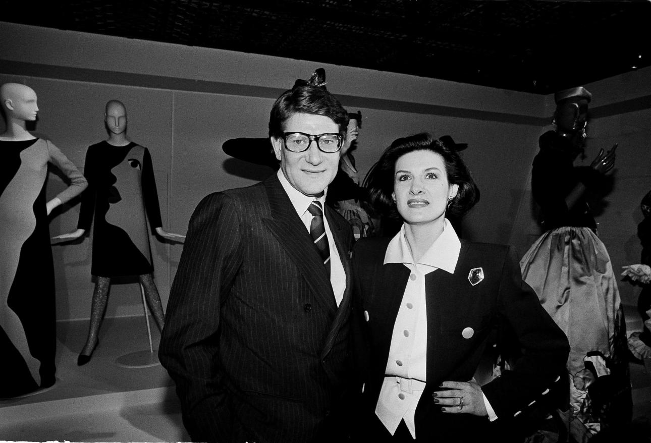 Ο Yves Saint Laurent με την Paloma Picasso στο Musee des Arts de la Mode, στο Παρίσι στις 29 Μαΐου 1986./Φωτογραφία: AP Images