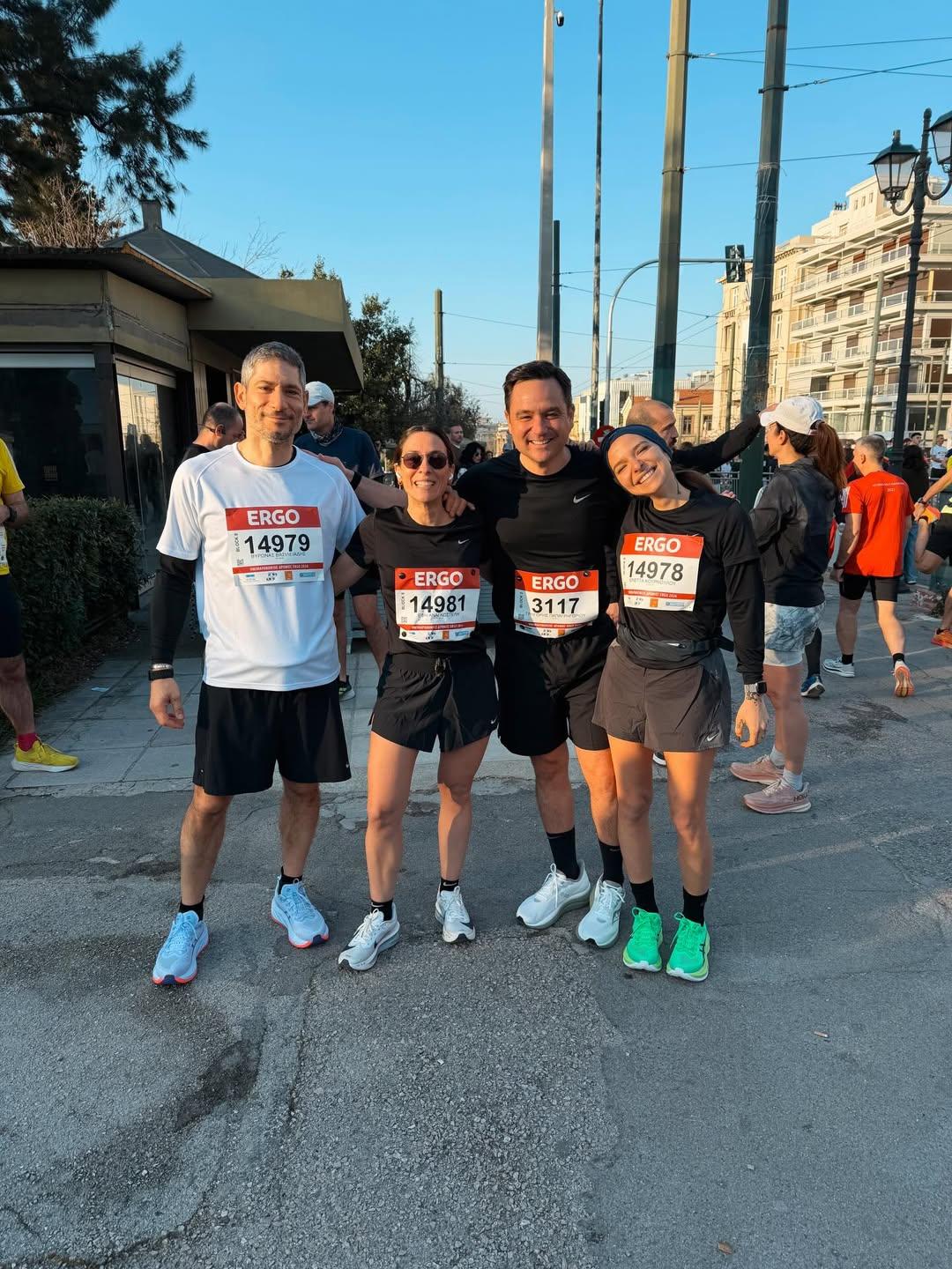 Εριέττα Κούρκουλου και Βύρων Βασιλειάδης με καλούς φίλους/ @livewithlove_erietta