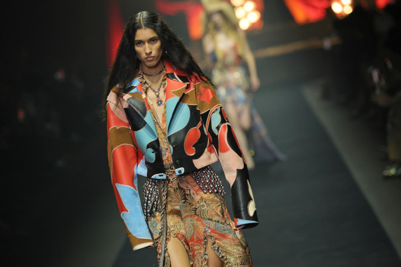 Ζώνη με κρόσσια από την Etro/Φωτογραφία: Etro 