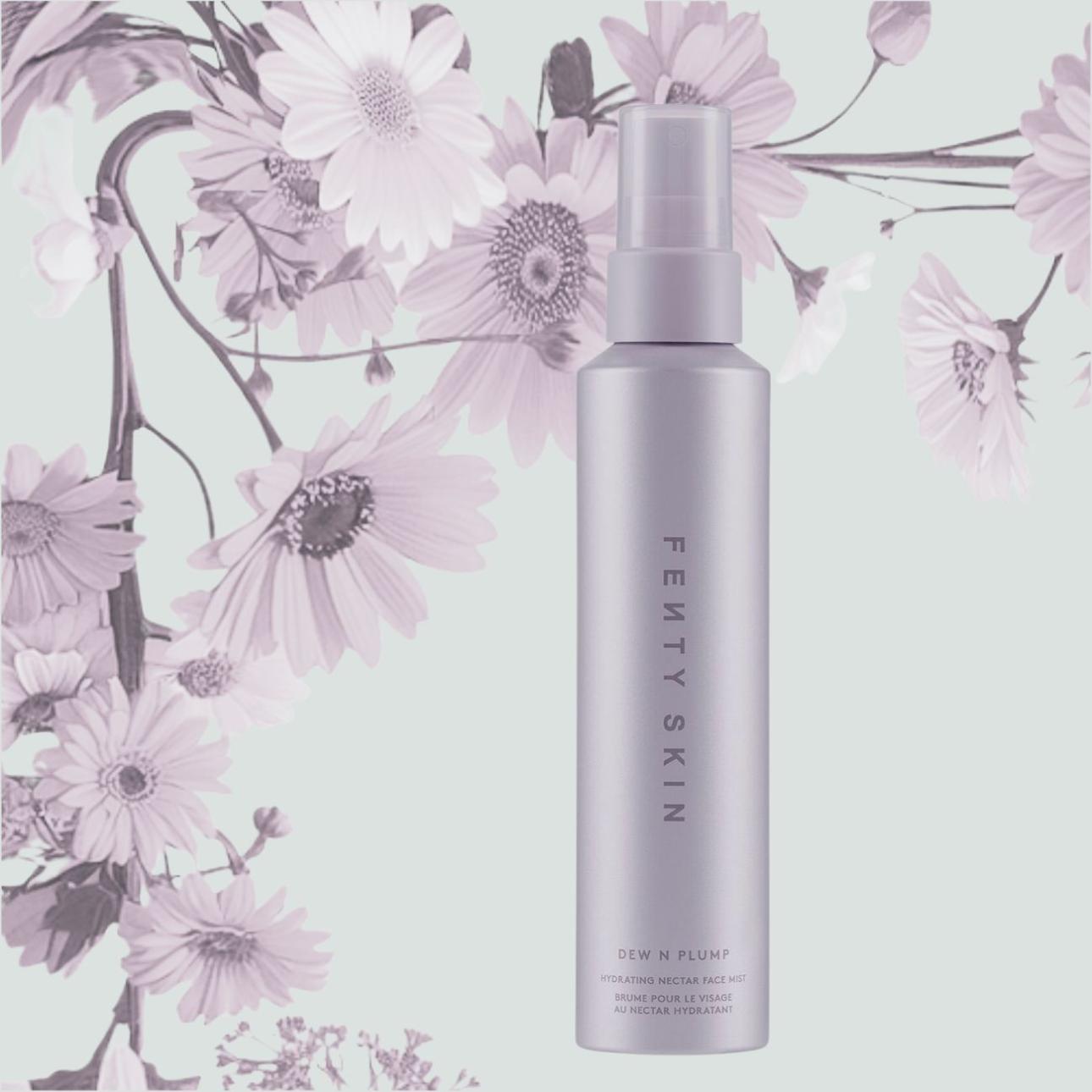 Dew N Plump Hydrating Face Mist, Fenty Skin Με πολυγλουταμικό οξύ και υαλουρονικό οξύ για ενυδάτωση και συγκράτηση υγρασίας, Βεταΐνη και γλυκερίνη για βελτίωση του υδρολιπιδικού φραγμού, σύμπλεγμα SuperQuench Juice, και χυμό αλόης για δροσιά.