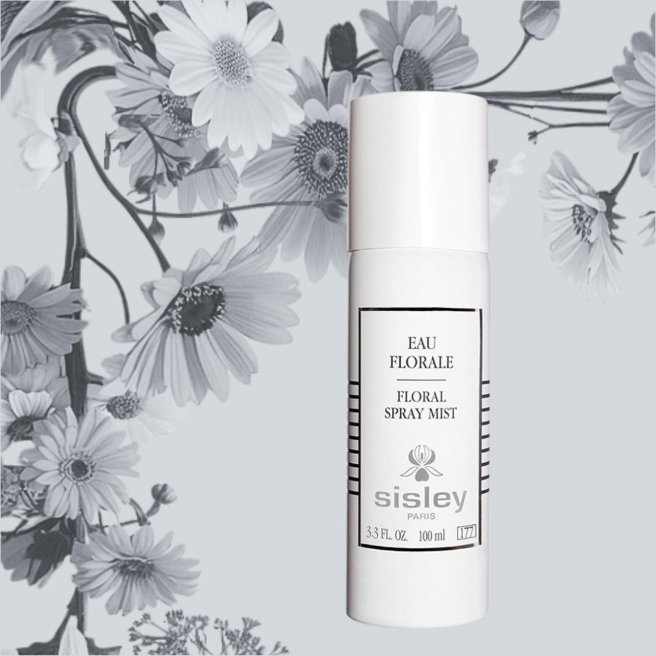 Floral Spray Mist, Sisley Με εκχυλίσματα τριαντάφυλλου, αραβοσίτου και άνθους πορτοκαλιάς, καταπραΰνει, ενυδατώνει και φρεσκάρει άμεσα την επιδερμίδα, χαρίζοντας αίσθηση δροσιάς και άνεσης μέσα στη μέρα.