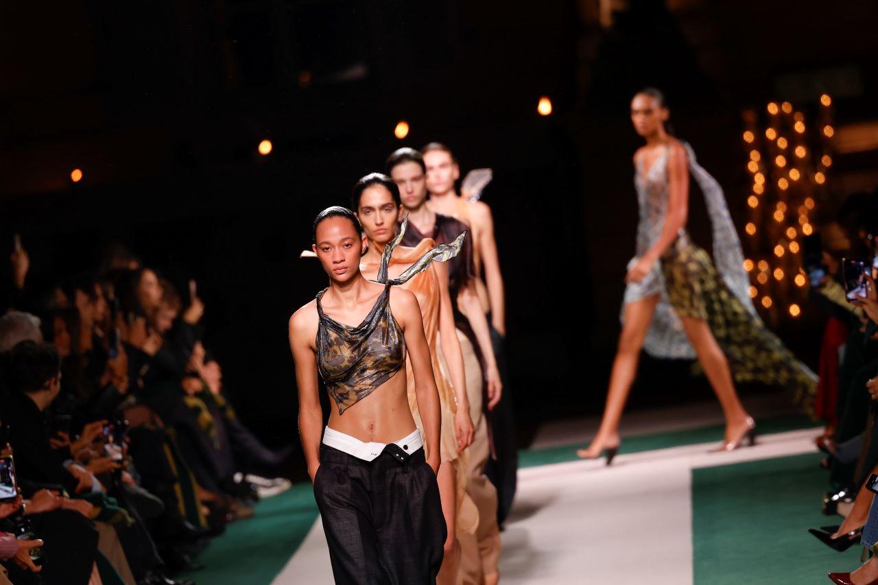 Στο fashion show στο Παρίσι