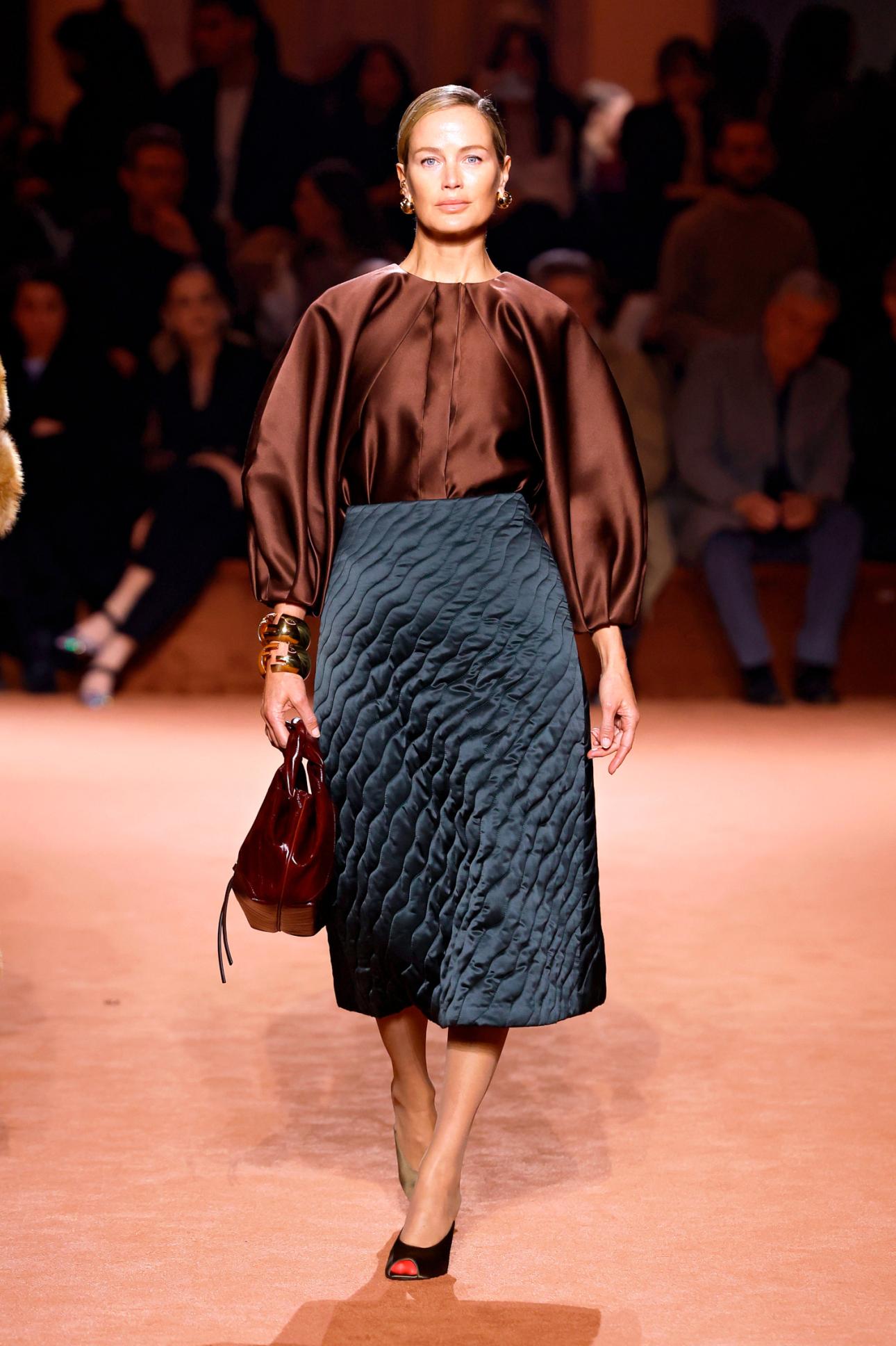 Καφέ με πράσινο από τον οίκο Fendi/Φωτογραφία: Getty Images 