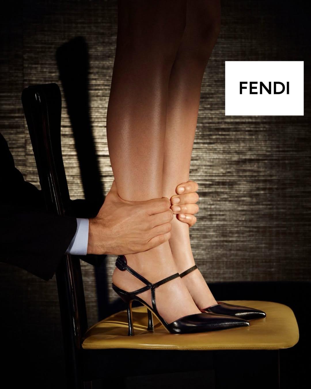Φωτογραφία από τη συνεργασία του Fendi, υπό τη διeύθυνση της Maria Grazia Chiuri, με την καλλιτέχνιδα Jo Ann Callis @fendi