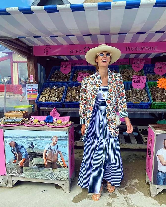 Η Maria de la Orden συνδυάζει φλοράλ και ριγέ/Φωτογραφία: Instagram.mariadelaord