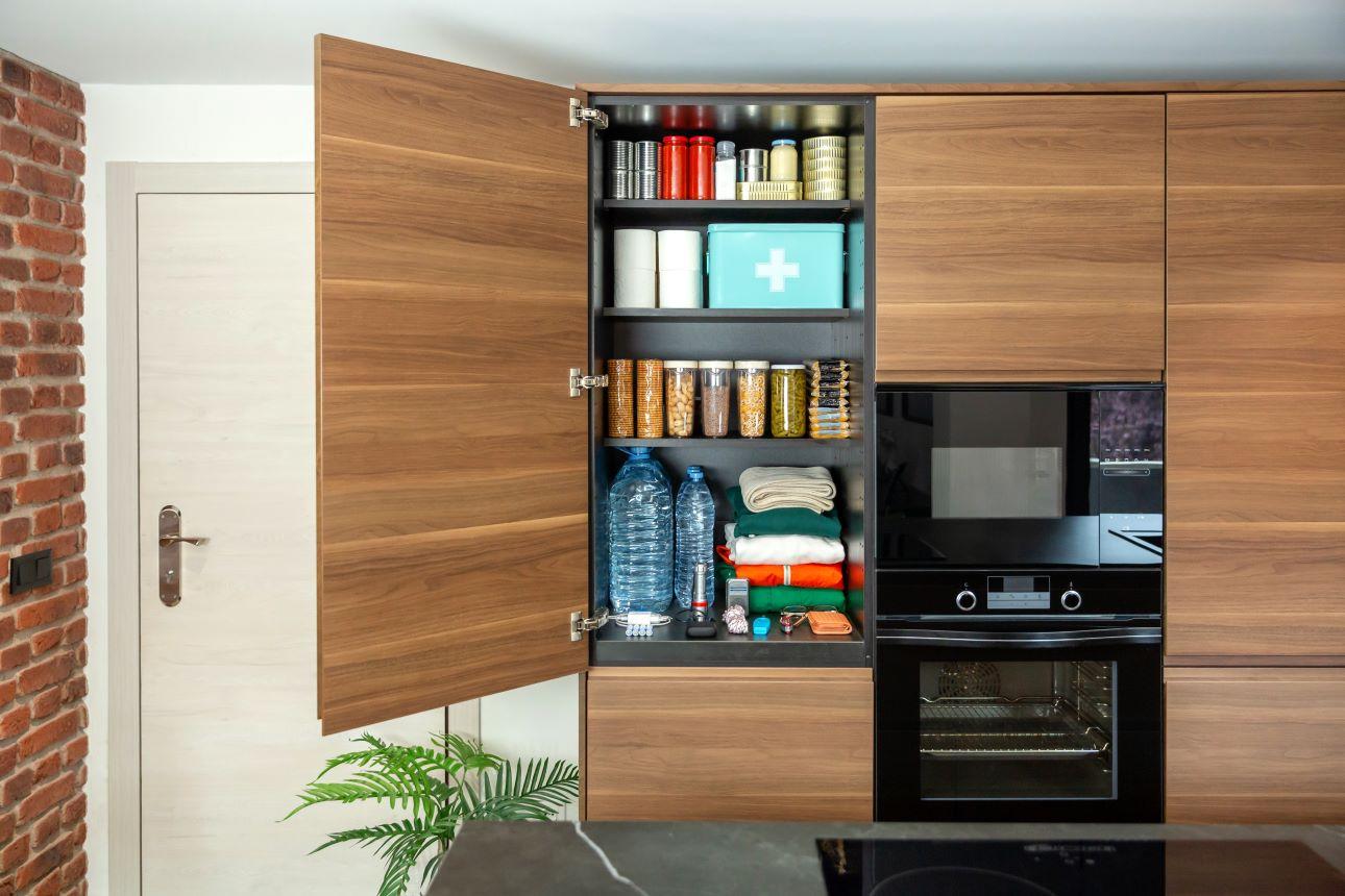 Οι τροφοθήκες μπορούν να είναι και εντοιχισμένες/ Φωτογραφία: Shutterstock 