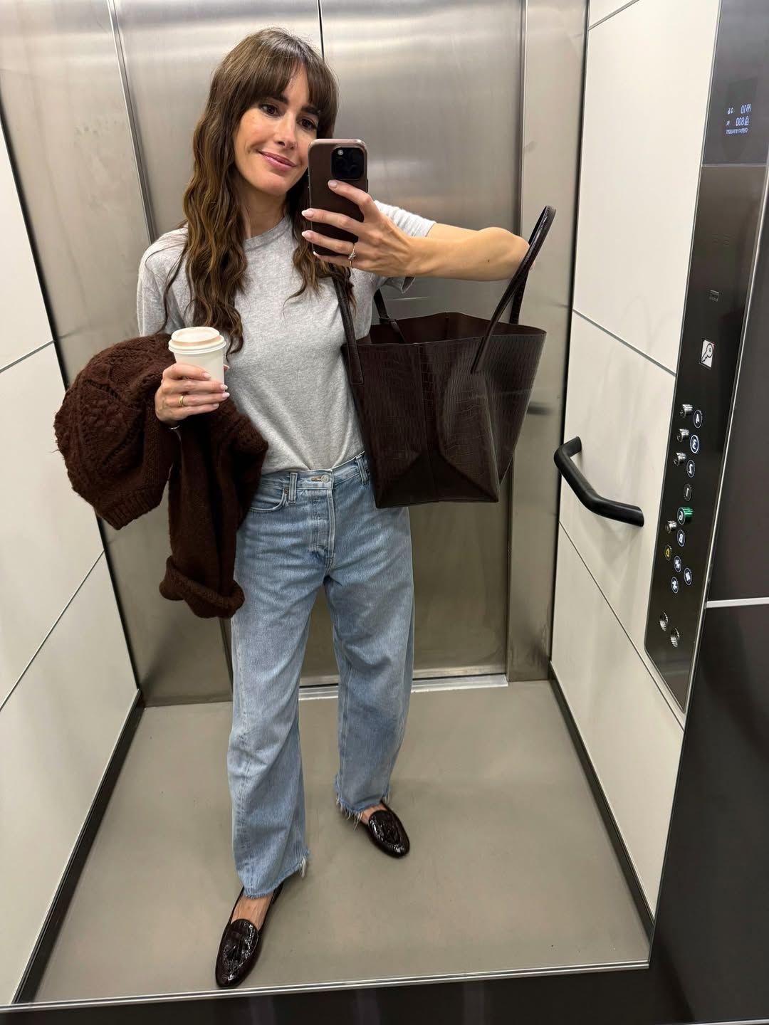 Τα loafers είναι βασικό κομμάτι για τις Γαλλίδες/ Φωτογραφία: Instagram/ @louiseroe