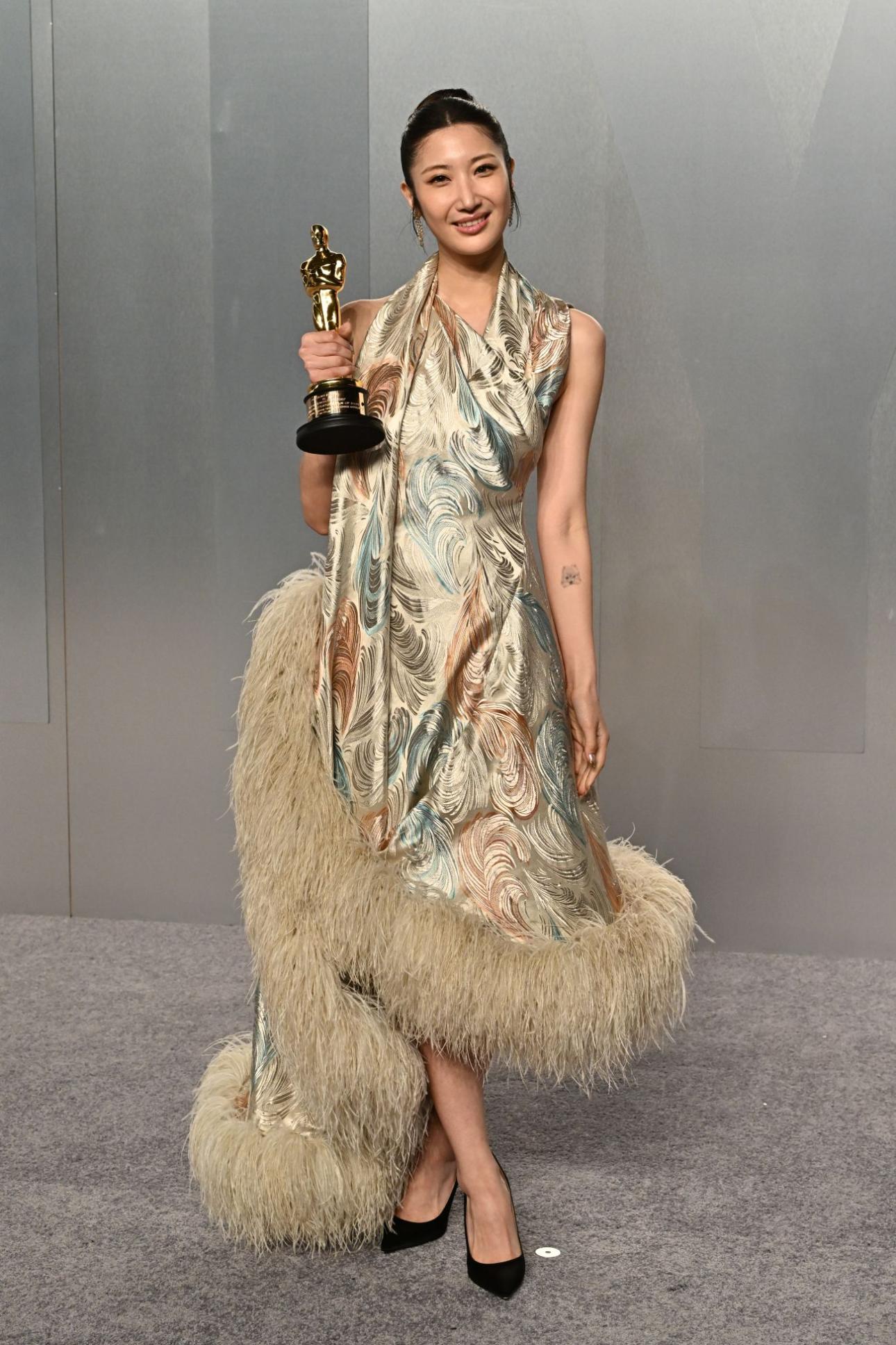 Η Ejae με δημιουργία του οίκου Dior/Photo: AP Images