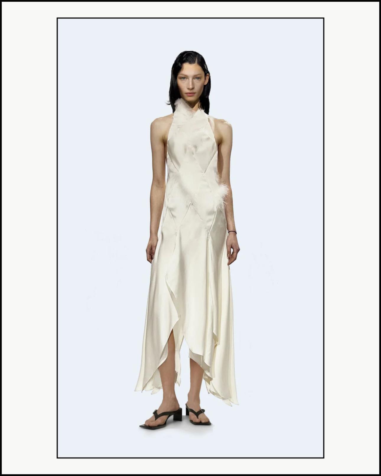 Φόρεμα ασύμμετρο με μποά, €418, Habey Club, habeyclub.com