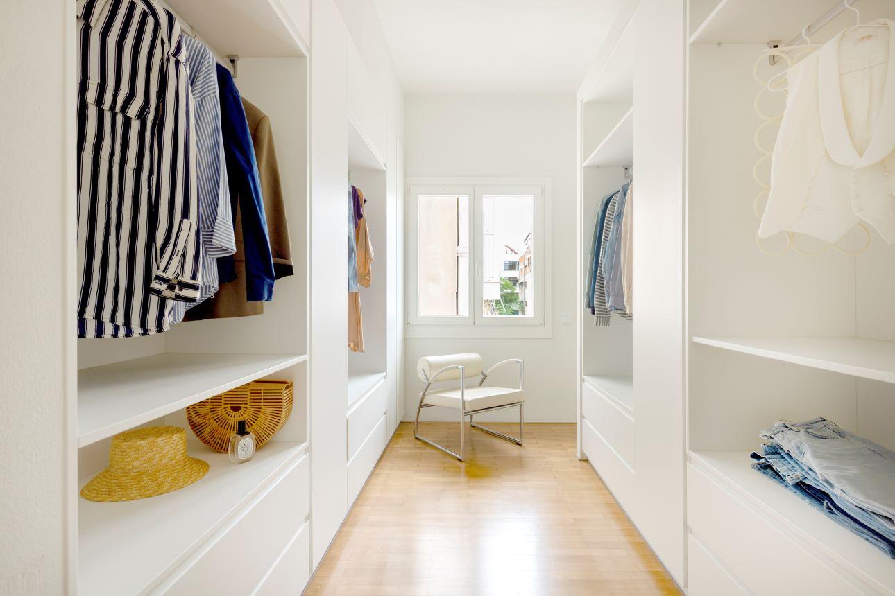 Η walk-in γκαρντρόμπα/ Φωτογραφία: Αλίνα Λέφα  