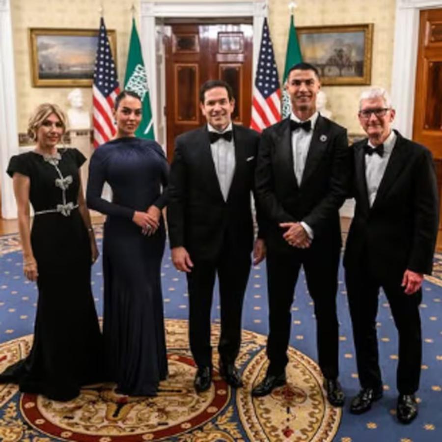 Η Χεορχίνα Ροντρίγκεζ με το φόρεμα που είχε βάλει η Χίλαρι Σουάνκ, με τον Κριστιάνο Ρονάλντο στον Λευκό Οίκο/ Φωτογραφία: Instagram/ @georginagio