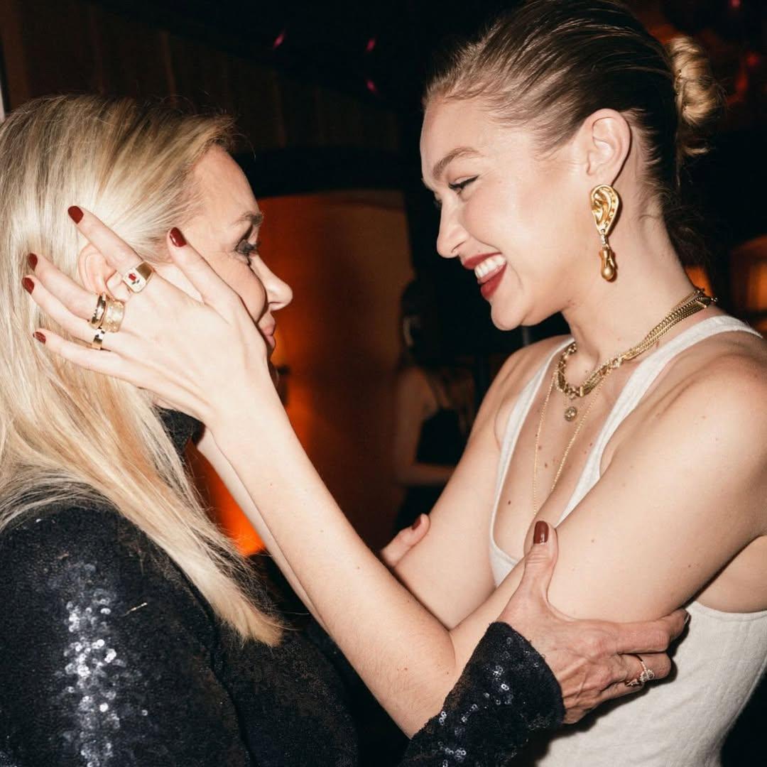 Η Τζίτζι Χαντίντ με τη μητέρα της, Γιολάντα/ @gigihadid