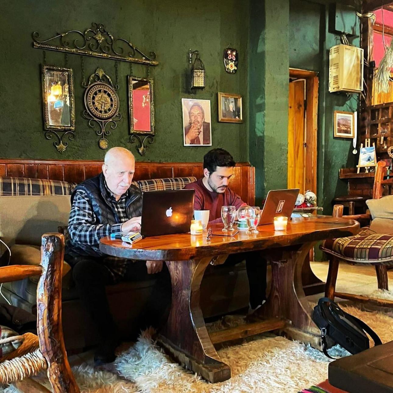 Ο Γιιώργος Παπαδάκης με τον γιο του Φοίβο/Φωτογραφία: Instagram @fivospapadakis  