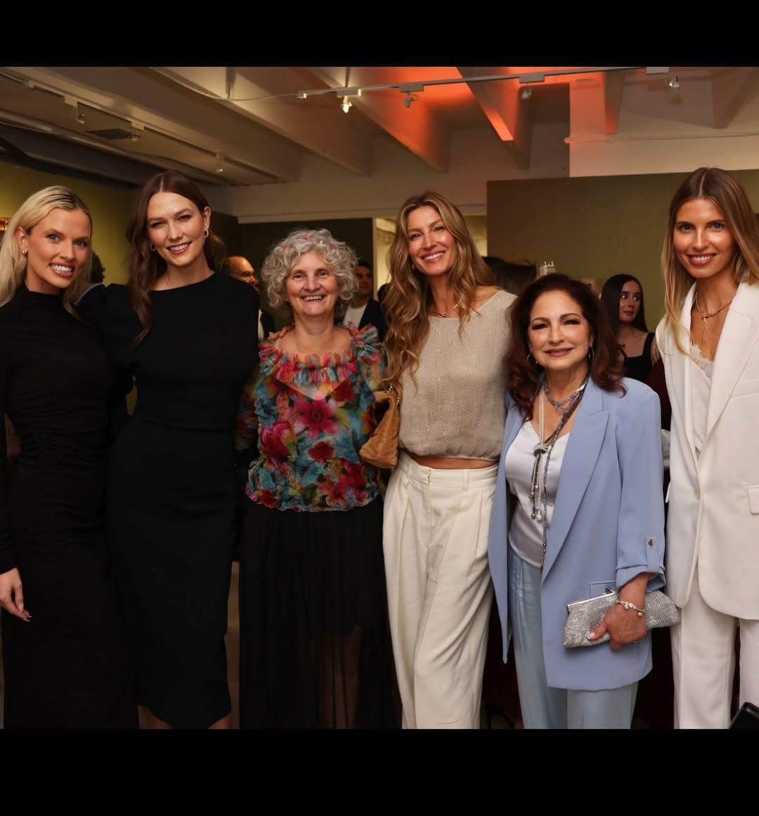 Η Ζιζέλ Μπούντζεν με λευκό παντελόνι/ Φωτογραφία: Instagram/ @gisele