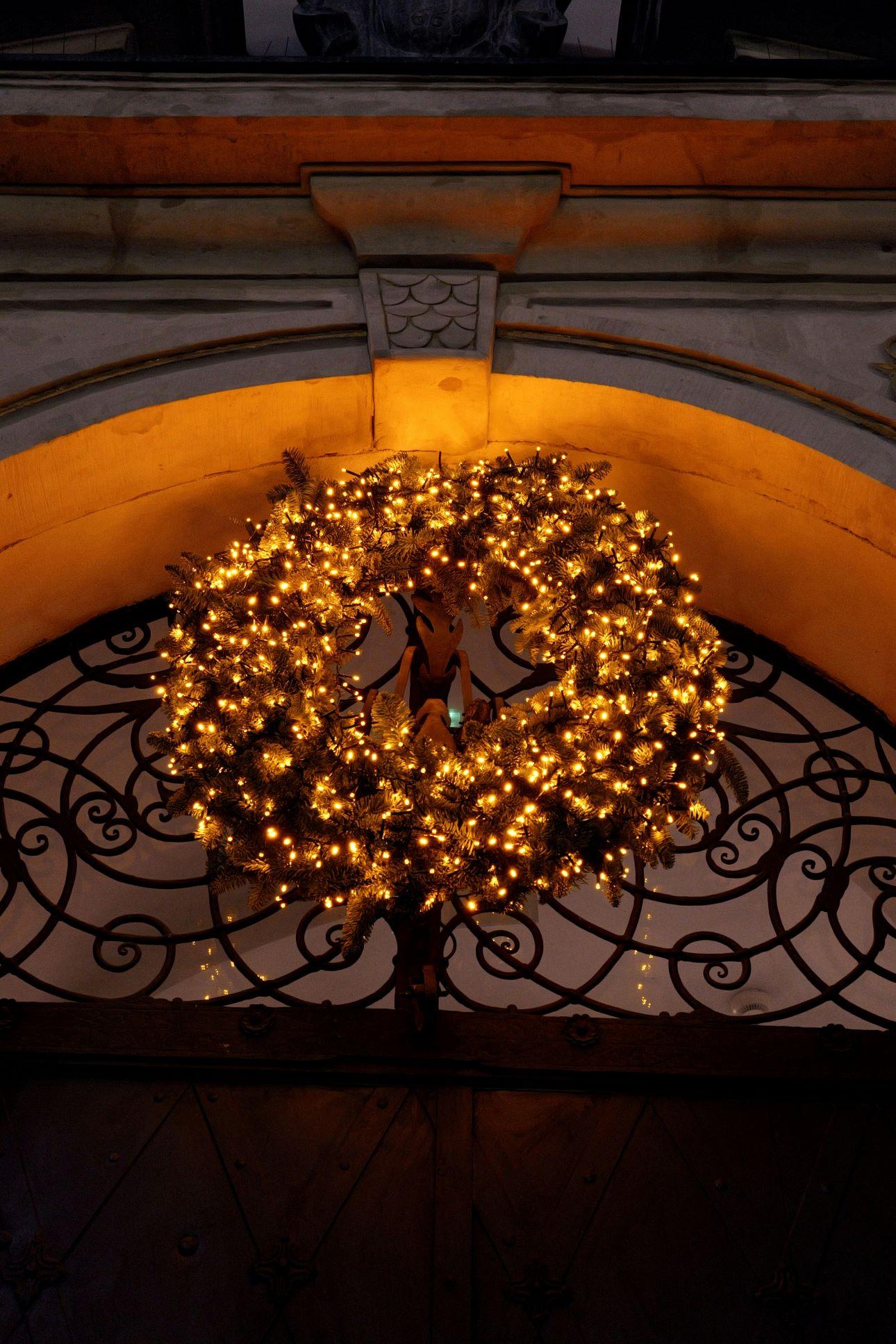 Χρυσό στεφάνι/ Φωτογραφία: Unsplash