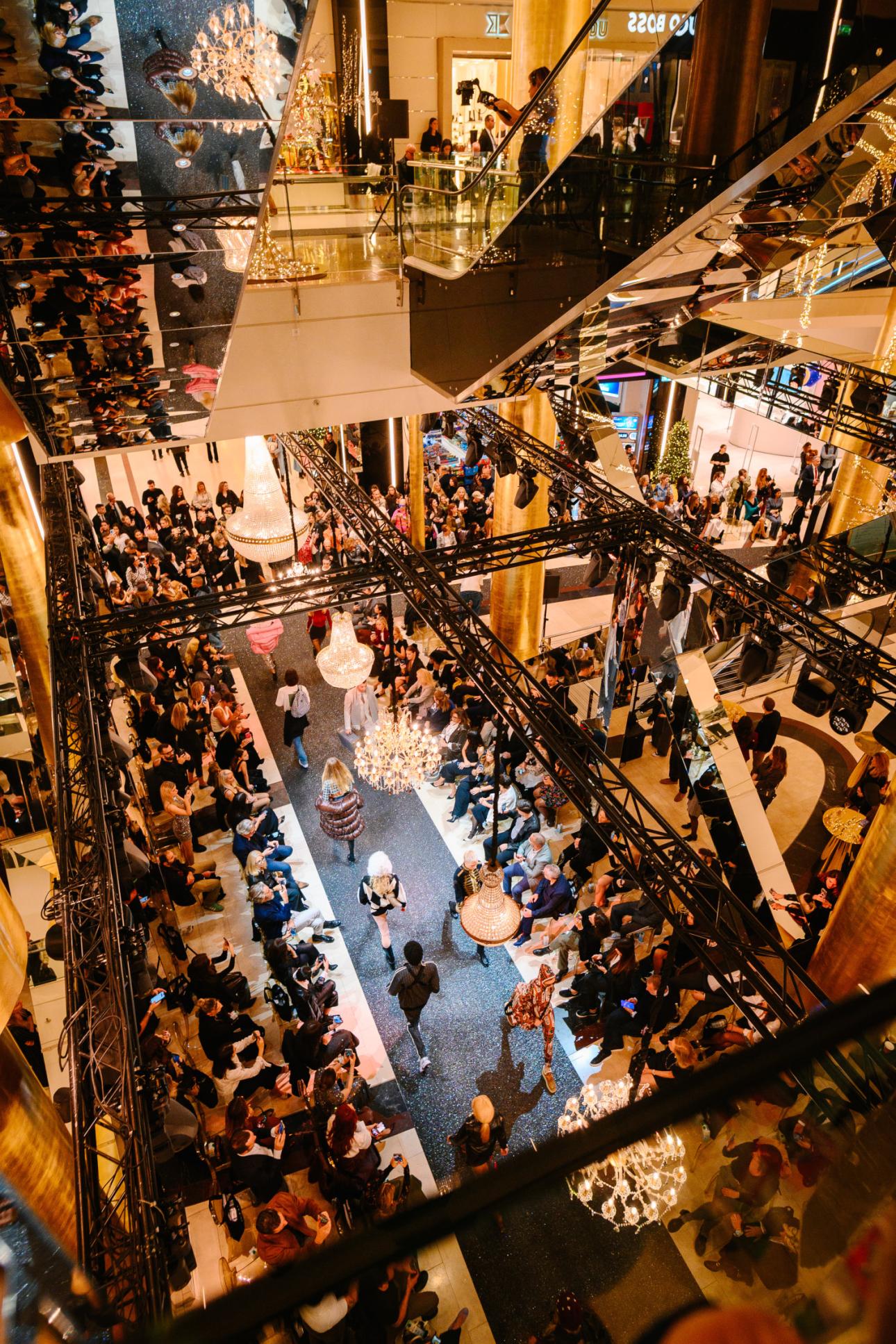 Το πιο Golden fashion show της χρονιάς στο Golden Hall, ανέδειξε τα statement looks της νέας σεζόν.