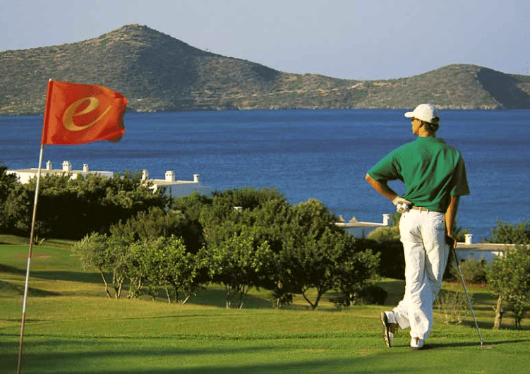 Το γήπεδο golf στο Port Elounda/ Φωτογραφία: Porto Elounda