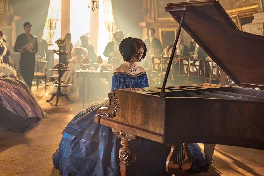 Η Μία Γκοθ στην ταινία «Frankenstein»/ Φωτογραφία: Netflix