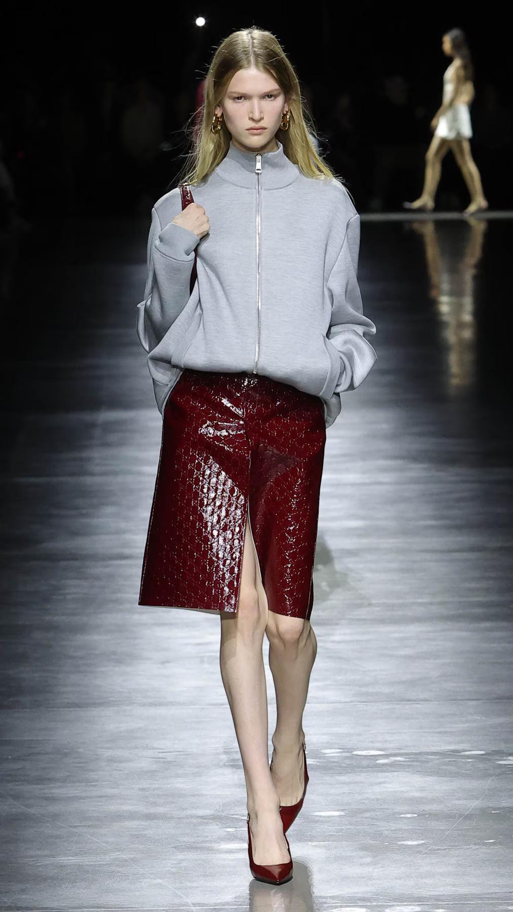 Μοντέλο από τη συλλόγή SS24 του Sabato De Sarno για τον Gucci/Φωτογραφία: Gucci