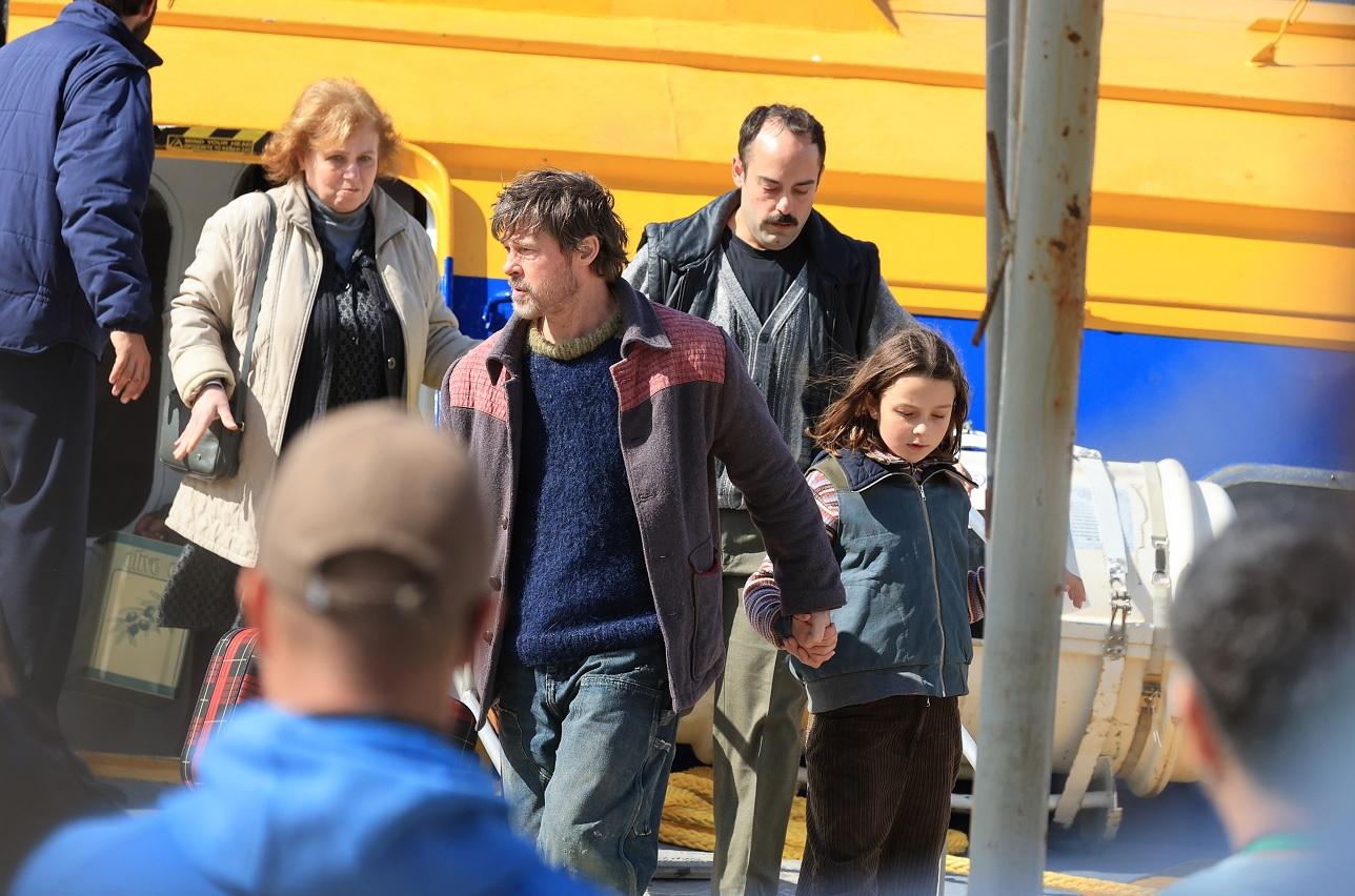 Πλάνο με τον Μπραντ Πιτ από τα γυρίσματα στην Ύδρα για την ταινία «The Riders»/Φωτογραφία NDP 