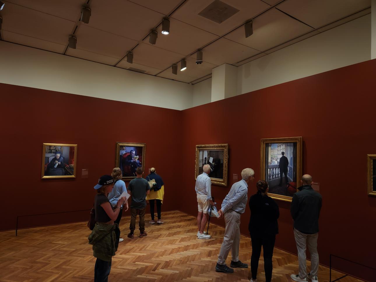 Το έργο «Νεαρός άνδρας στο παράθυρό του» βρίσκεται δεξιά/ Shutterstock