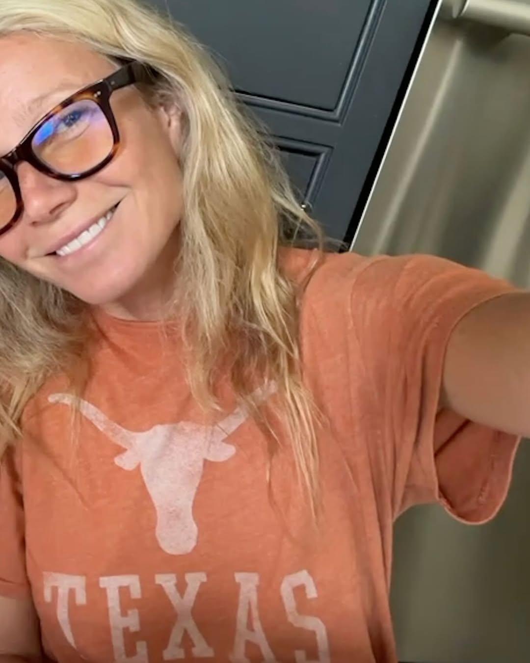 Η Γκουίνεθ Πάλτροου με το T-shirt Texas Longhorns/ Φωτογραφία: Instagam/ @gwynethpaltrow 
