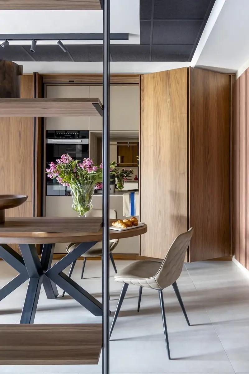 Κουζίνα μέσα σε ντουλάπι με αναδιπλούμενες πόρτες/ Φωτογραφία: Cocinas Rio