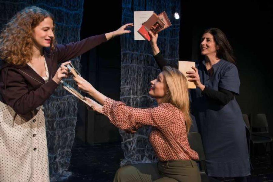 Σκηνή από την παράσταση/ Φωτογραφία: Άννα Μαρία Πετροπούλου