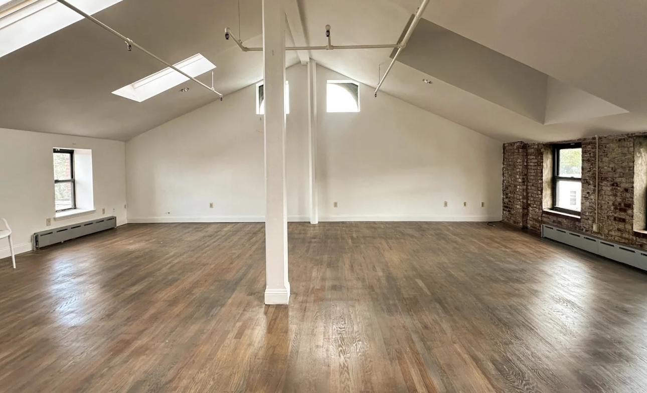 Ο χώρος του στούντιο πριν την παρέμβαση/ Φωτογραφία: Instagram/ @our_commonspace