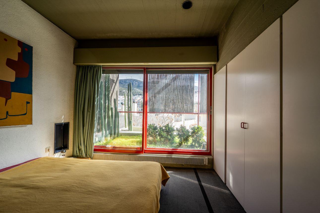 Ένα από τα τρία υπνοδωμάτια του σπιτιού/Φωτογραφία: Παντελής Χερουβείμ 