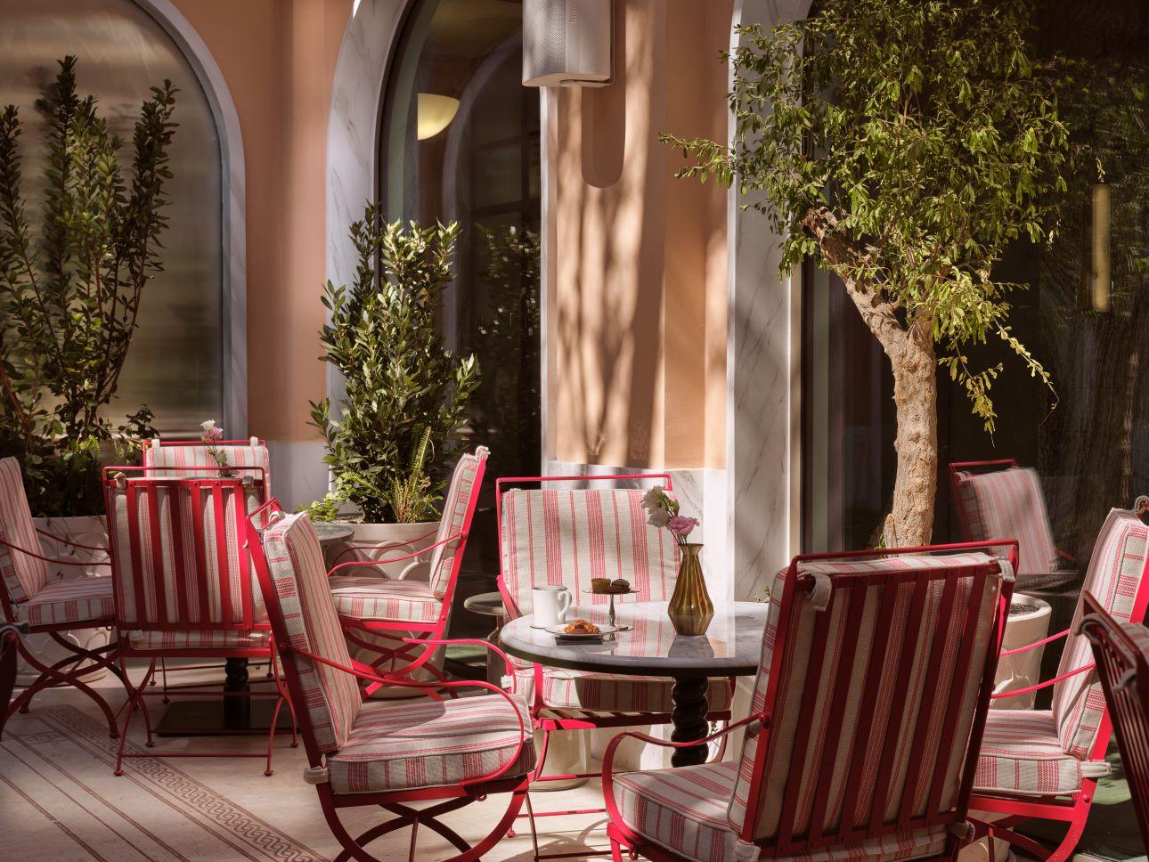 Εξωτερικοί χώροι του The Ilisian/ Φωτογραφία: Νίκος Κοντοσταυλάκης