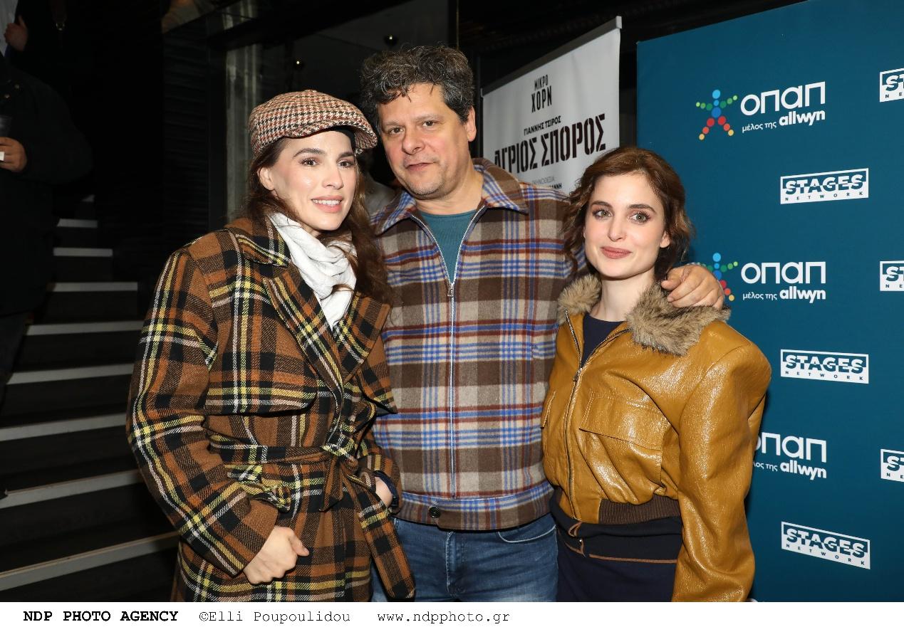 Η Μελία Κράιλινγκ με τον Λευτέρη Χαρίτο και τη σύντροφό του, Σμαράγδα Αδαμοπούλου 