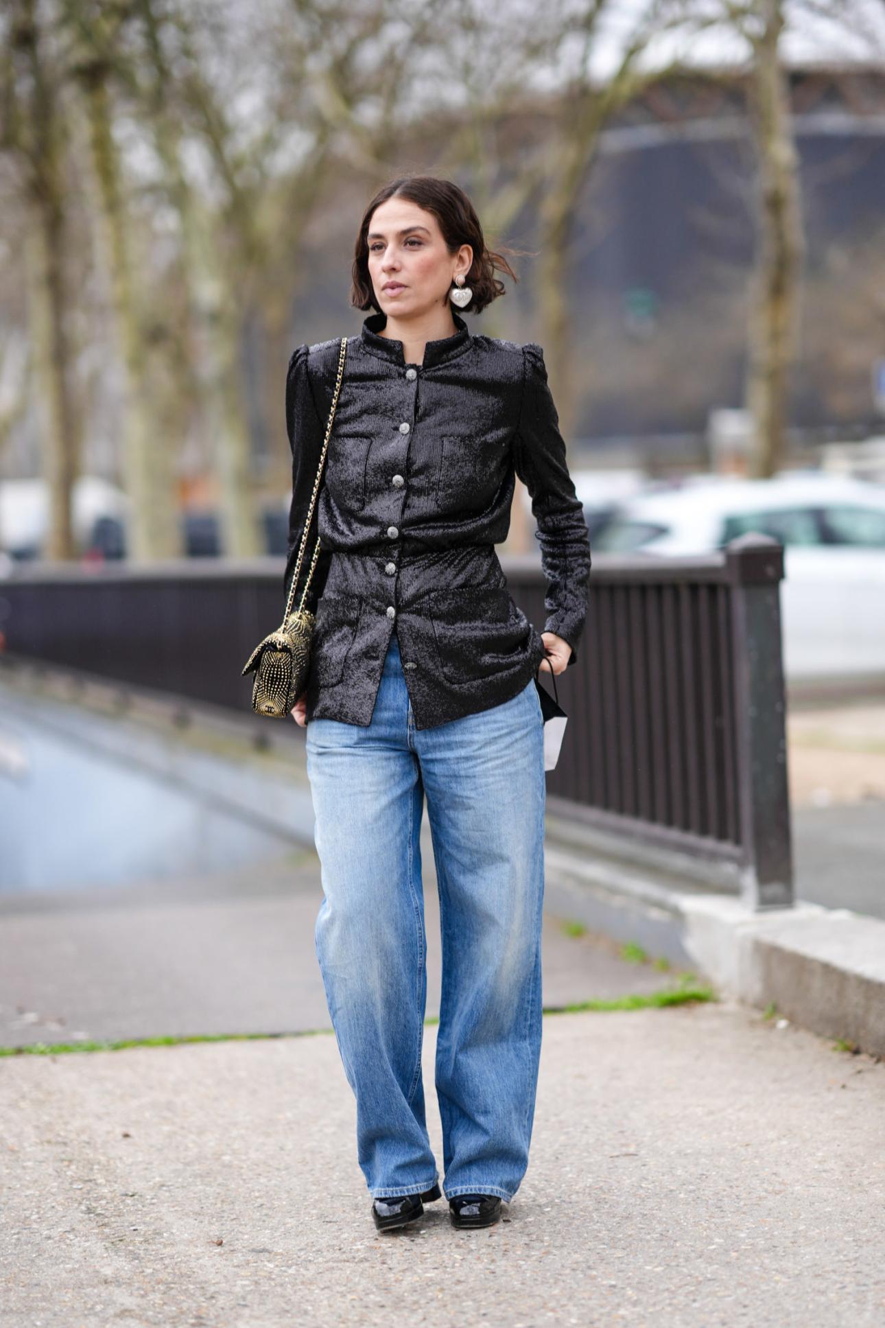 Τζιν με σακάκι με παγιέτες/Φωτογραφία: Getty