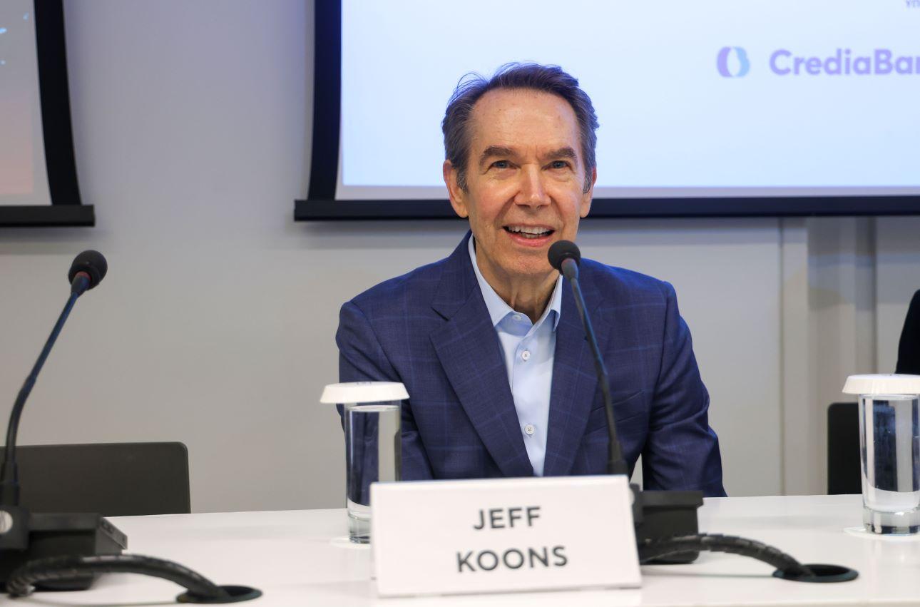 Ο Τζεφ Κουνς στην χθεσινή παρουσίαση της έκθεσης/ Φωτογραφία: NDP Photo Agency