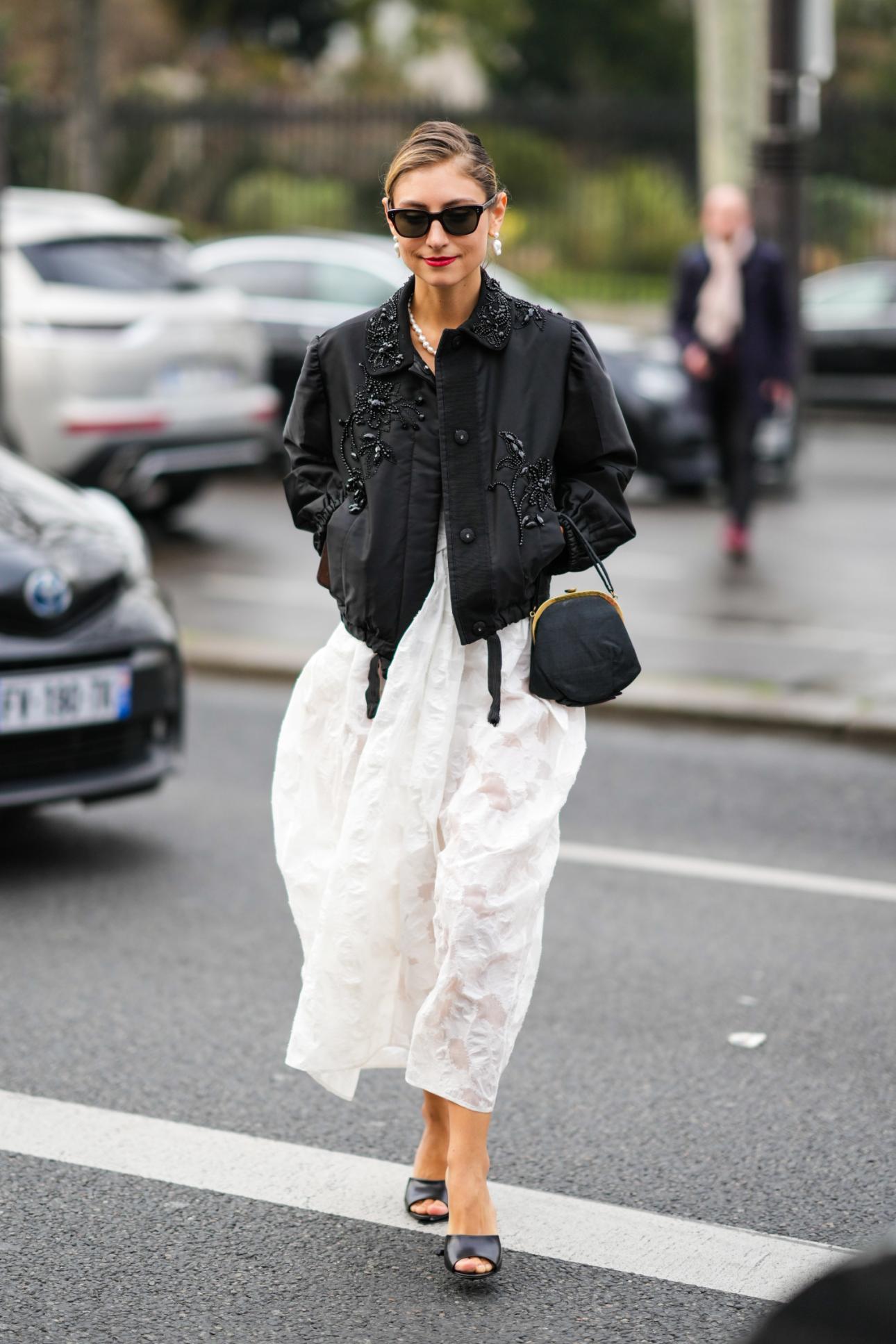 Η Jenny Walton με λευκό φόρεμα/Φωτογραφία: Getty