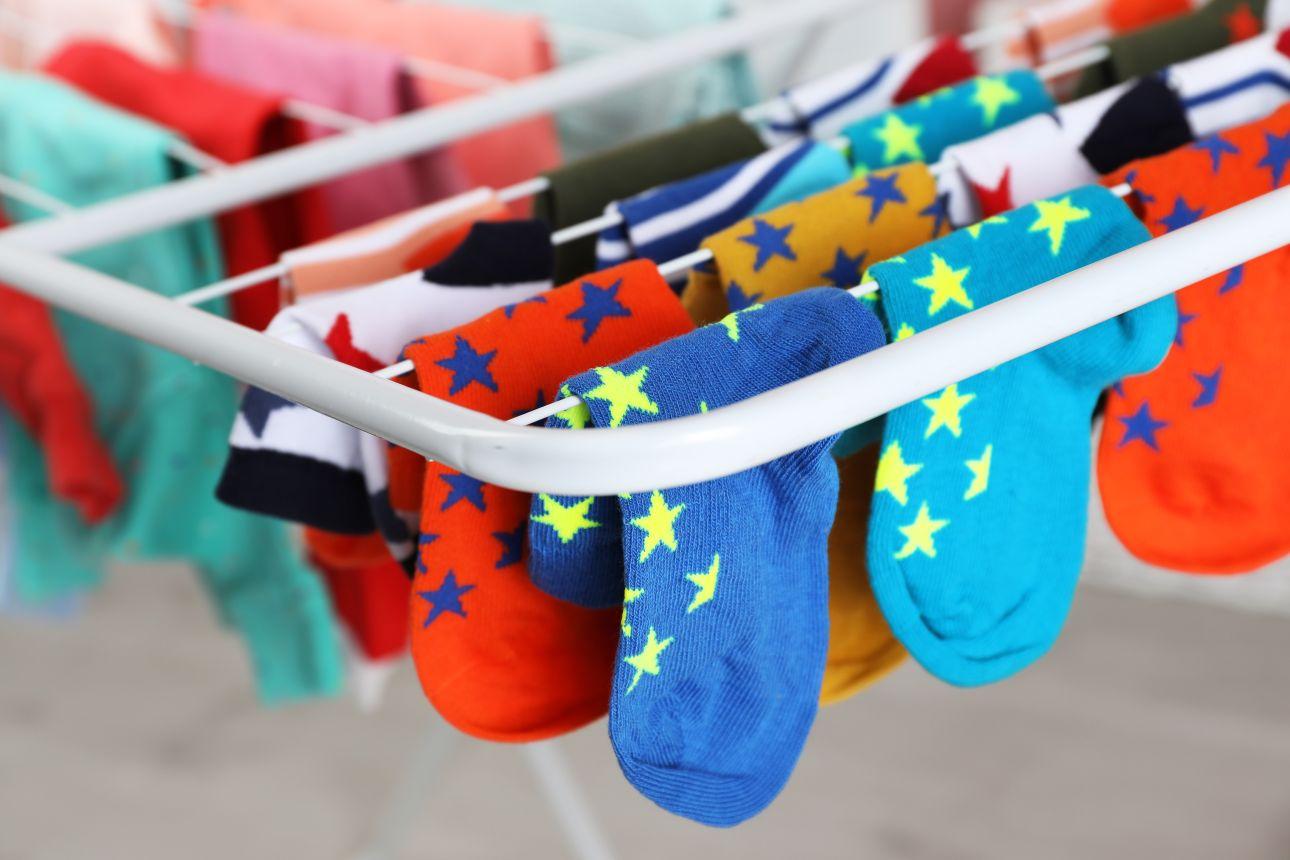 Άπλωμα ρούχων/ Φωτογραφία: Shutterstock 
