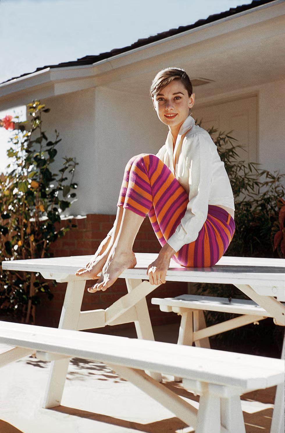 Η Audrey Hepburn με κάπρι παντελόνι/Φωτογραφία: Facebook 