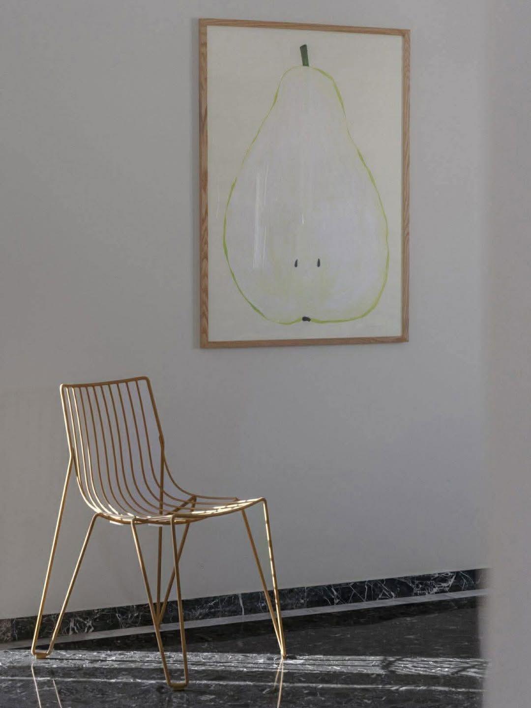 Το χρώμα εμφανίζεται επιλεκτικά, μέσα από έργα τέχνης που δίνουν ζωντάνια/ Φωτογραφία: Βάσω Παράσχη