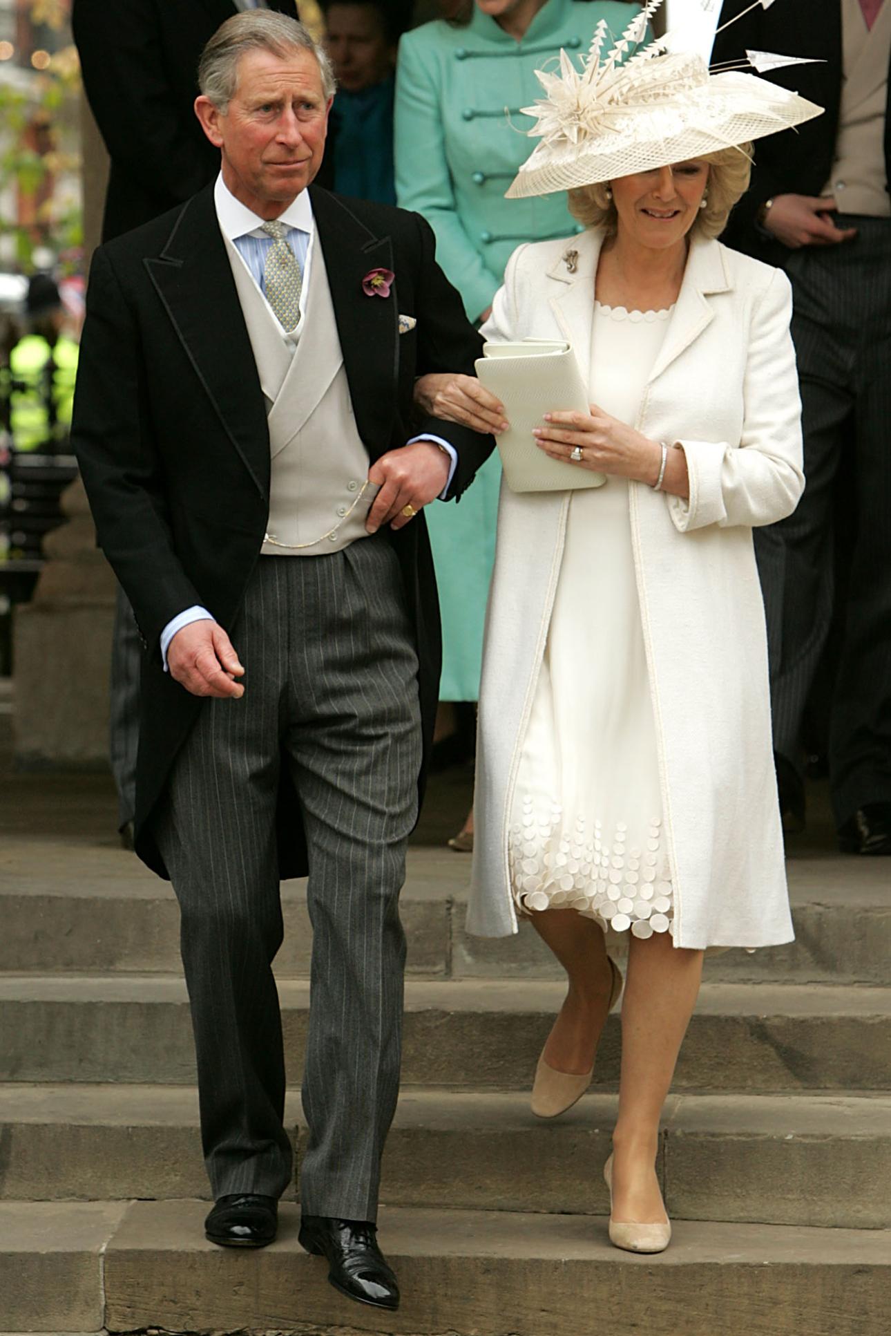    Κάρολος και Καμίλα μετά το γάμο τους /  AP Photo / John D McHugh 
