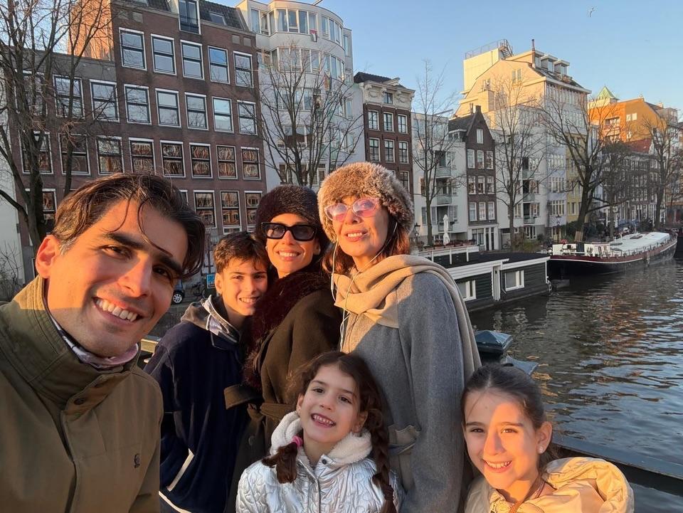 Η Κατερίνα Διδασκάλου με την οικογένεια της κόρης της/ @katerina_didaskalou_official