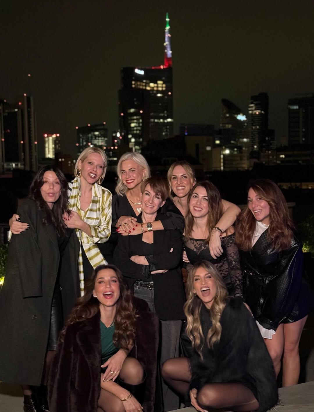 Στην παρέα τους ήταν, μεταξύ άλλων και οι Έλενα Γαλύφα, Χριστίνα Κοντοβά, Πένυ Αγοραστού, Νικόλ Παναγιώτου, Ειρήνη Φαναριώτη και Εύη Παναγιώτου/ @katerina_papoutsaki