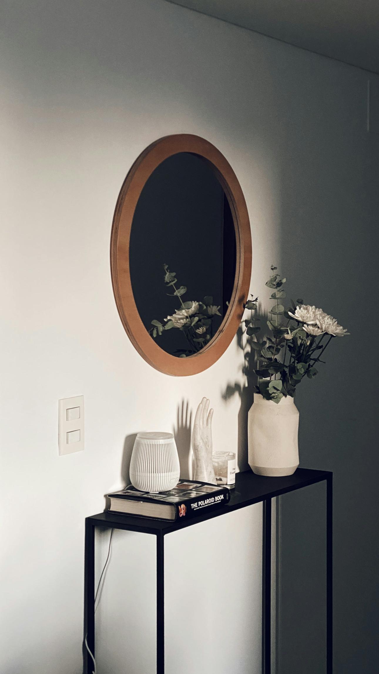 Καθρέφτης σε διάδρομο/ Φωτογραφία: Unsplash