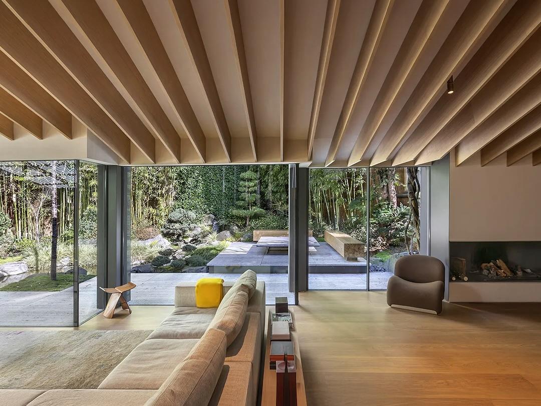 Kenzo House/ Φωτογραφία: Instagram/ @dc_hillier 