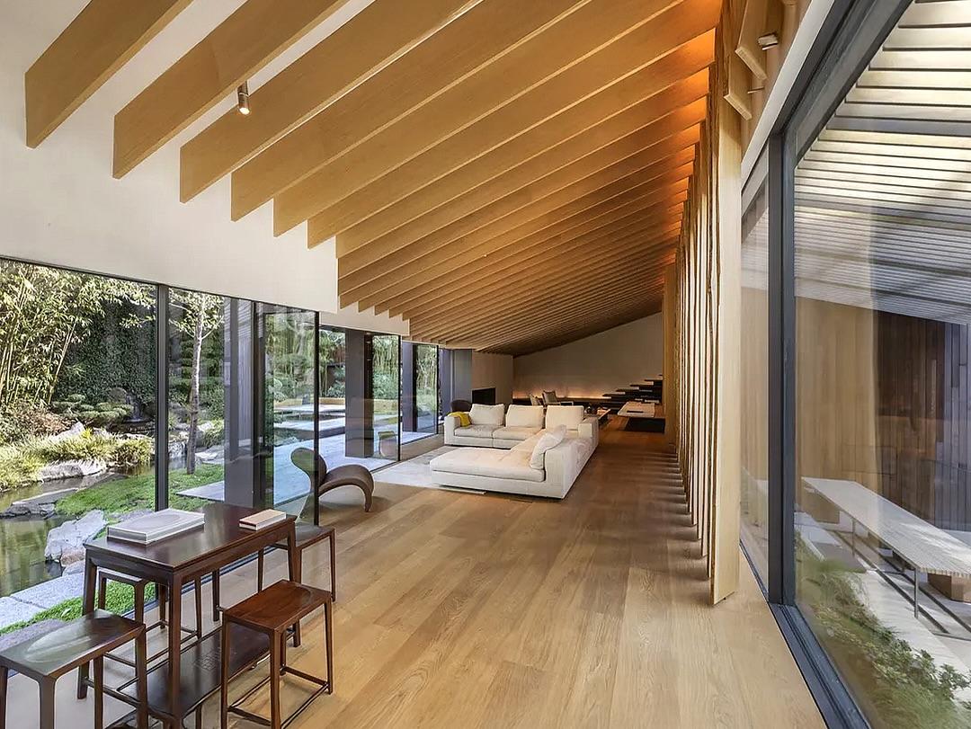 Kenzo House/ Φωτογραφία: Instagram/ @dc_hillier 