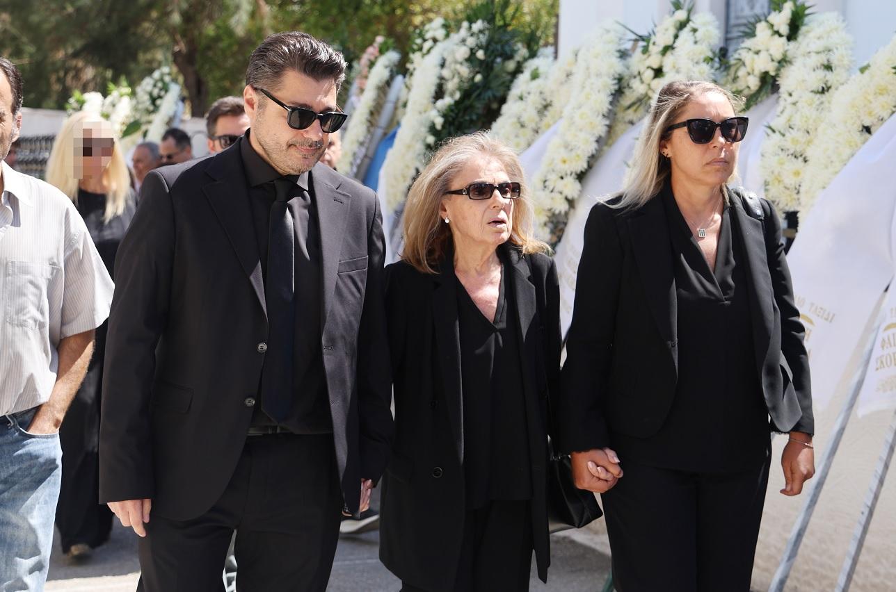 Λάμπρος Κωνσταντάρας-Βίκυ Κωνσταντάρα-Παυλίνα Κωνσταντάρα/Φωτογραφία NDP 