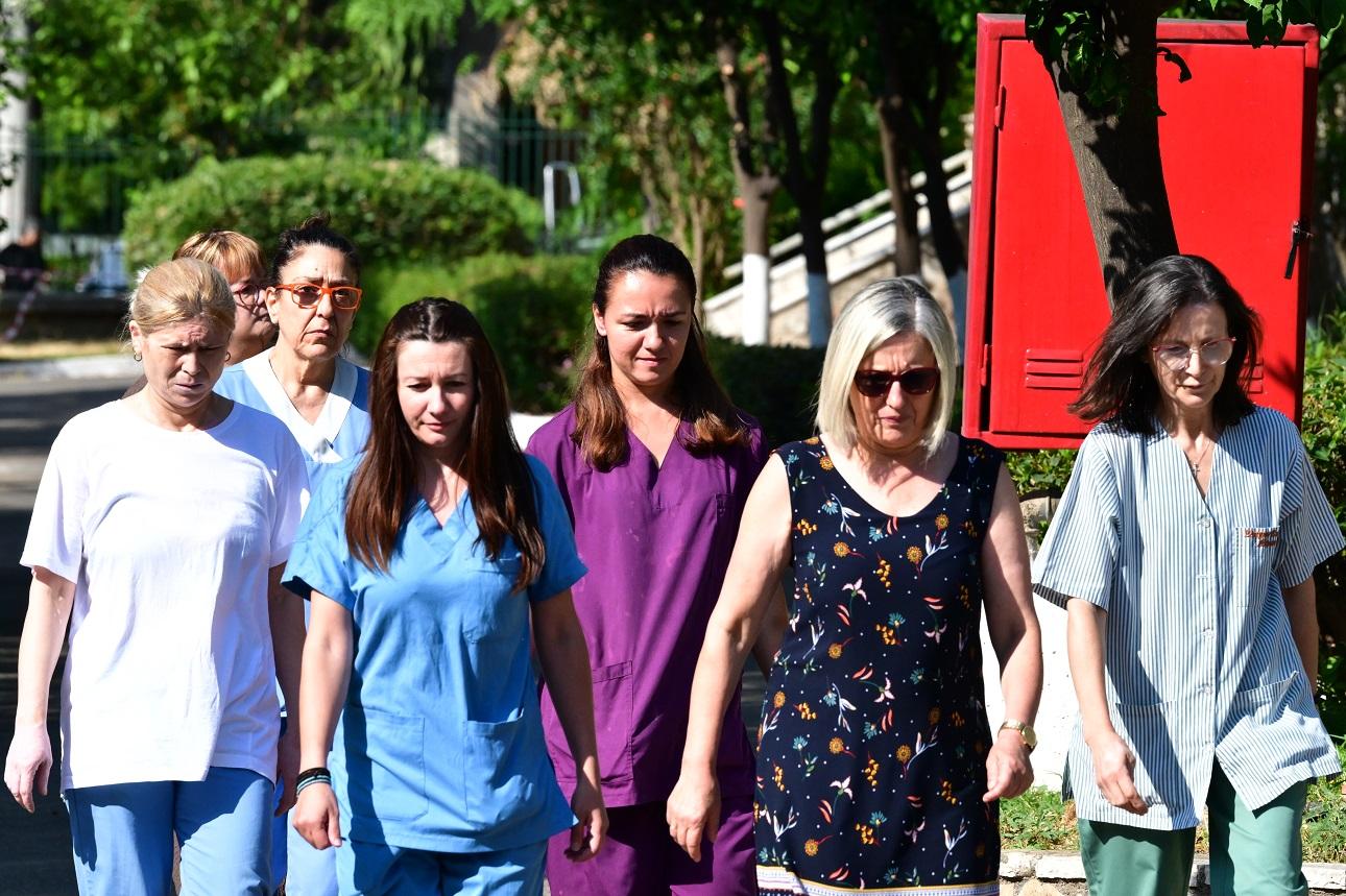 Συγγενείς και φίλοι στο τελευταίο αντίο στη Μαίρη Λίντα/ ΤΑΤΙΑΝΑ ΜΠΟΛΑΡΗ /EUROKINISSI