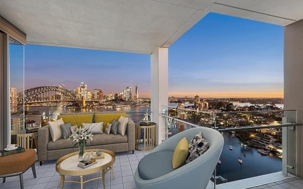 Το μπαλκόνι του διαμερίσματος που πούλησε η Νικόλ Κίντμαν στο Σίδνεϊ, με την μοναδική θέα/ Φωτογραφία: realestate.com.au